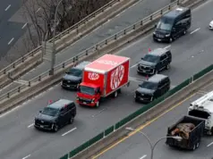 Viral μάρκετινγκ ή πραγματική προστασία; Η KitKat φρουρεί ένα από τα φορτηγά της σαν να ήταν ο πρόεδρος των ΗΠΑ