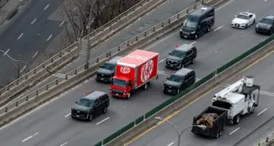 Viral μάρκετινγκ ή πραγματική προστασία; Η KitKat φρουρεί ένα από τα φορτηγά της σαν να ήταν ο πρόεδρος των ΗΠΑ