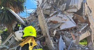 Συνεχίζονται οι προσπάθειες απομάκρυνσης μπάζων από κτίριο που κατέρρευσε στη Γερμασόγεια