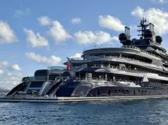 Αυτός είναι ο Ουκρανός που αγόρασε το πιο ακριβό σπίτι στον κόσμο – Στην κατοχή του και πολυτελής θαλαμηγός $500 εκ. όμοια με πλωτό resort (εικόνες)