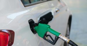 Δεν πέρασε πλήρως η μείωση φόρου στα καύσιμα στους πολίτες – Κερδισμένα πάλι τα πρατήρια