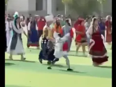 Ρομπότ «τρελάθηκε» σε σχολική γιορτή στην Κίνα, δείτε βίντεο