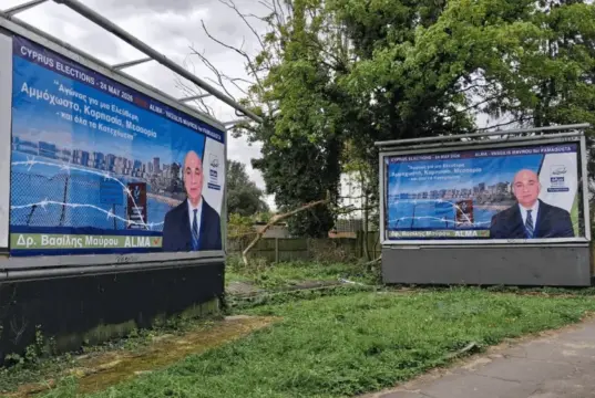 Ενοχλήθηκαν Τ/κ από προεκλογικό πανό στο Λονδίνο – «Δεν θα υποκύψουμε»