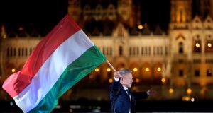 Ιστορική ανατροπή στην Ουγγαρία με νικητή τον Πέτερ Μάγιαρ