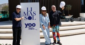 Ο Philippe Starck επισκέπτεται για πρώτη φορά την Κύπρο για το YOO Limassol