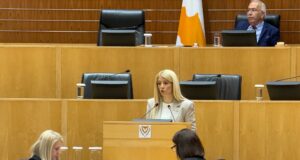 Επανεκλέγηκε Πρόεδρος της Βουλής η Αννίτα Δημητρίου – Ποιοι τη στήριξαν