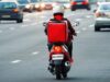 Κουκουλοφόροι επιτέθηκαν με μαχαίρι σε ντελιβεράδες– Έκλεψαν τη μοτοσικλέτα