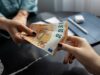 Οι τράπεζες έκλεισαν 370 καταστήματα και μείωσαν το προσωπικό τους κατά 4.634 εργαζομένους σε μία δεκαετία