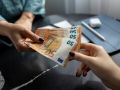 Οι τράπεζες έκλεισαν 370 καταστήματα και μείωσαν το προσωπικό τους κατά 4.634 εργαζομένους σε μία δεκαετία