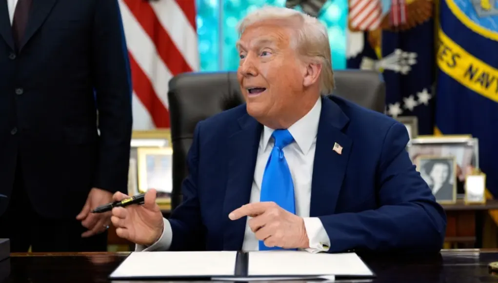 trump_oval_sing