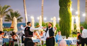 Οι βραδιές Cyprus Night δίνουν κυπριακό ρυθμό στις Τετάρτες του Columbia Beach Resort