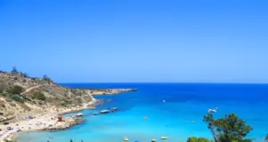 Νεκρός 37χρονος που είχε εντοπιστεί εγκλωβισμένος σε βράχια στον Κόννο