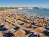 Το κύμα «τρώει» το Coral Bay στην Πάφο – Εκτός παραλίας περίπου 500 κρεβατάκια