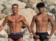 Ο γραμμωμένος Κριστιάνο Ρονάλντο φωτογραφήθηκε με τον γιο του και τον τρόλαρε για την προσπάθεια του να γίνει «φέτες»: Όχι ακόμα, του έγραψε