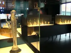 Γαλλία: Κινηματογραφική διάρρηξη στο Μουσείο Λαλίκ – Έκλεψαν κοσμήματα