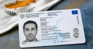Κάνει πίσω το ΥΠΕΣ – Επανέρχονται τα ονόματα του πατέρα και της μητέρας στις νέες ταυτότητες