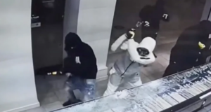 Ανησυχία στην Πάφο: «Smash and grab» σε 10 καταστήματα – €4.000 η λεία