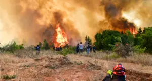 Κόλαση φωτιάς στη Δυτική Αττική για 4η μέρα – Συνεχίζεται η μάχη με τα ενεργά μέτωπα – Εκκενώνονται περιοχές