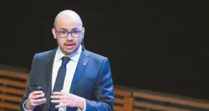 Ντέμης Χασάμπης: Ποιος είναι ο Ελληνοκύπριος στην κορυφή του τμήματος AI της Google – Οι γονείς του ετοιμάζονταν να ζήσουν στην Αμμόχωστο