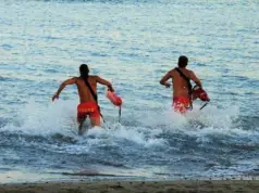 3χρονο παρασύρθηκε με φουσκωτό στα ανοιχτά της Λεμεσού – Δραματική διάσωση