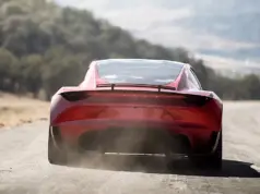 Ο Μασκ λέει πως το νέο Tesla «θα πετάει λίγο». Θα τα καταφέρει;