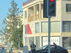 Λευκωσία: Όχημα συγκρούστηκε με μοτοσικλέτα αστυνομικού (ΦΩΤΟ)