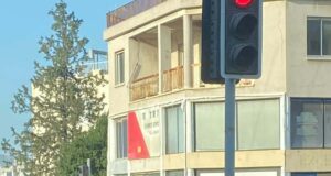 Λευκωσία: Όχημα συγκρούστηκε με μοτοσικλέτα αστυνομικού (ΦΩΤΟ)