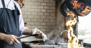 Εργασιακός εφιάλτης στον ελληνικό τουρισμό: 83.000 κενές θέσεις και μαζική φυγή των Ελλήνων σεφ στο εξωτερικό