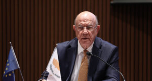 Τον Προϋπολογισμό του κράτους για 2027 παρουσιάζει σήμερα στη Βουλή ο ΥΠΟΙΚ