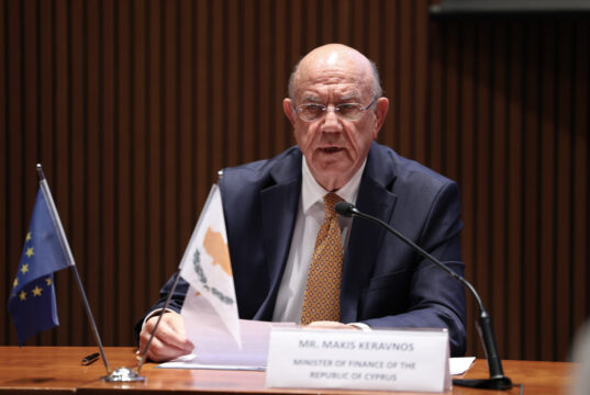 Τον Προϋπολογισμό του κράτους για 2027 παρουσιάζει σήμερα στη Βουλή ο ΥΠΟΙΚ