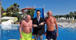 75 επισκέψεις σε 24 χρόνια: Ο Βρετανός που έκανε το Louis Phaethon Beach δεύτερο σπίτι του