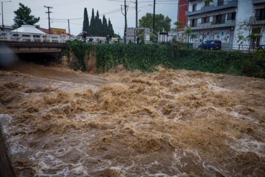 Νεκρός 25χρονος στη Ρόδο από την κακοκαιρία-Παρασύρθηκε με το αυτοκίνητό του